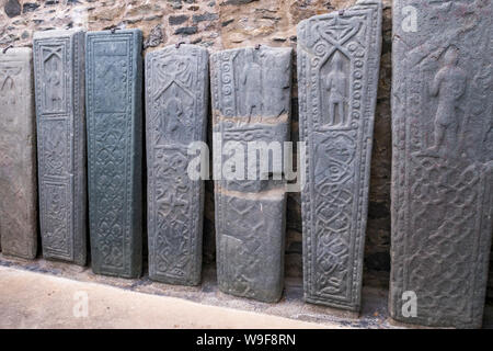 Klimartin Grabplatten. 23 geschnitzten Steinplatten aus dem Mittelalter in Schottland Stockfoto