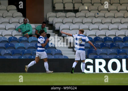 London, Großbritannien. 13 Aug, 2019. Ilias Lehrstuhl für Queens Park Rangers (l) feiert nach dem zweiten Ziel seines Teams zählen während Carabao Schale, EFL Cup Runde 1 übereinstimmen, Queens Park Rangers v Bristol City an Der kiyan Prinz Stiftung Stadium, Loftus Road in London am Dienstag, dem 13. August 2019. Dieses Bild dürfen nur für redaktionelle Zwecke verwendet werden. Nur die redaktionelle Nutzung, eine Lizenz für die gewerbliche Nutzung erforderlich. Keine Verwendung in Wetten, Spiele oder einer einzelnen Verein/Liga/player Publikationen. pic von Tom Smeeth/Andrew Orchard sport Fotografie/Alamy Live news Credit: Andrew Orchard sport Fotografie/Alamy leben Nachrichten Stockfoto