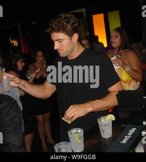 Miami, Vereinigte Staaten Von Amerika. Oktober 2008. Jenner Karu 101108 02 EXKLUSIVE BERICHTERSTATTUNG MIAMI, FL - OKTOBER 12 (EXKLUSIVE BERICHTERSTATTUNG) der Fernsehpersönlichkeit Brody Jenner feiern am 12. Oktober 2008 in Miami, Florida City, die Nacht im Karu & Y Nightclub. Personen: Brody Jenner Stockfoto