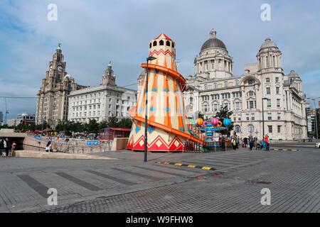 Vor Liverpool drei Grazien schieben Stockfoto