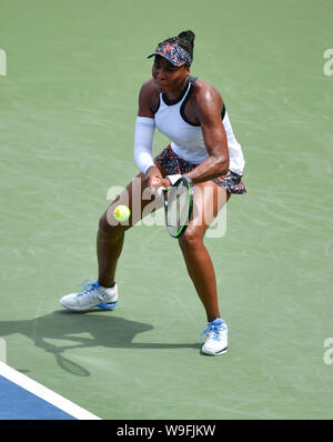 August 13, 2019: Venus Williams (USA) besiegte Kiki Bertens (NED) 6-3, 3-6, 7-6, am Westlichen und Südlichen Öffnen bei Lindner Family Tennis Center in Mason, Ohio gespielt wird. © Leslie Billman/Tennisclix/CSM Stockfoto