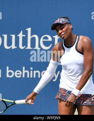 August 13, 2019: Venus Williams (USA) besiegte Kiki Bertens (NED) 6-3, 3-6, 7-6, am Westlichen und Südlichen Öffnen bei Lindner Family Tennis Center in Mason, Ohio gespielt wird. © Leslie Billman/Tennisclix/CSM Stockfoto