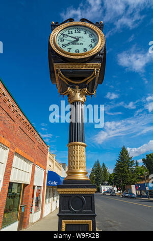 Washington, Palouse Region Rosalia, historischen Innenstadt, große vier Gesicht Uhr am Bürgersteig Sockel montiert Stockfoto