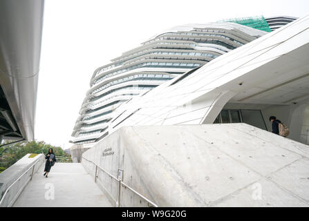 Hong Kong und 15. März 2018: Die Polyu Schule für Gestaltung Jockey Club Innovation Tower in Hongkong. Es ist von Zaha Hadid entworfen. Stockfoto