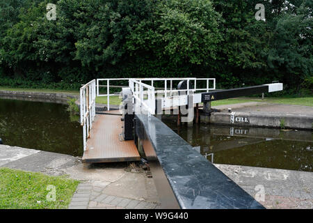 Tinsley-Schleusen auf dem Sheffield Canal Waterway, England, Großbritannien, britische Wasserstraßen, Kanalschleuse Stockfoto