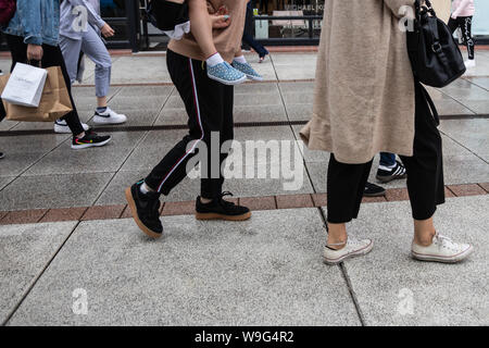 Die Menschen hinter der Kamera auf der Straße Stockfoto