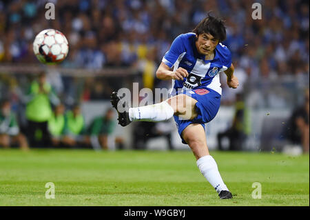 Porto, Portugal. 13 Aug, 2019. Shoya Nakajima (Porto), 13. August 2019 - Fußball: UEFA Champions League dritte qualifikationsrunde 2 bein Übereinstimmung zwischen FC Porto 2-3 FC Krasnodar im Estadio do Dragao in Porto, Portugal. Credit: Itaru Chiba/LBA/Alamy leben Nachrichten Stockfoto