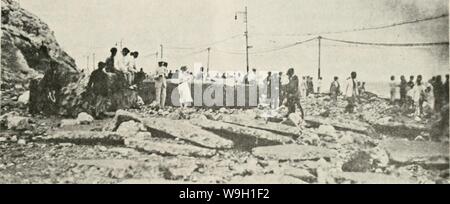 Archiv Bild von Seite 462 des Kuba (1907-1931). Der Kuba review cubareview 17 muns Jahr: 1907-1931 (die KUBA K I; V I i: W11 Blick auf die Auffahrt und Vedado Havanna anschließen, die große Teile der neuen konkreten Seawall, die durch die Wellen während des Sturms gebrochen. Diese Ruinen der Ufermauer wurden vollständig über den neuen Boulevard entlang der Ufermauer errichtet werden, dann über die Straße - Auto Titel und wurden schließlich in der Mitte der Fahrbahn am Fuße der Santa Clara Batterie hinterlegt, wie in der Abbildung gezeigt. Die Blöcke waren so groß und schwer, dass es notwendig war, Stockfoto