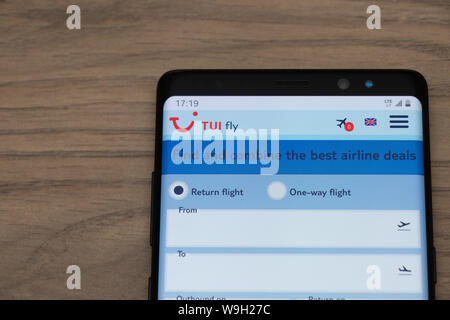 TUI fly Homepage auf einem Smartphone. Stockfoto