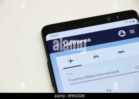 Lufthansa Website Homepage auf einem Smartphone. Stockfoto
