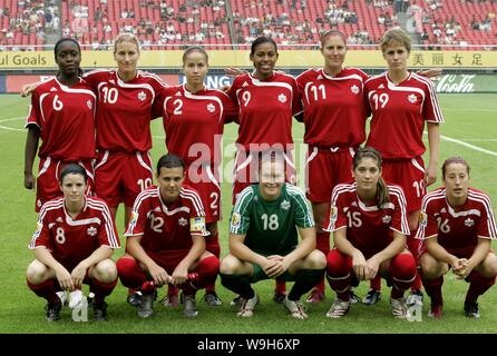 Die Nationalmannschaft von Kanada posieren für die Fotografen vor konkurrierenden mit ghanaischen Spieler während einer Gruppe C Spiel der FIFA Frauen-WM 2007 in Stockfoto