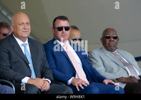 Henry Louis 'Hank' Aaron, Hall of Famer, hatte 755 Karriere zu Hause läuft starb bei 86. Beim MLB Cooperstown HOF 2019 mit Jim Thome und Cal Ripken Jr. Stockfoto