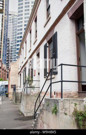 SYDNEY, AUSTRALIEN 7. APRIL: Gloucester Straße in den Felsen. Die Felsen Bezirk hat einige von Sydney die meisten historischen Gebäude und ist jetzt ein fav Stockfoto