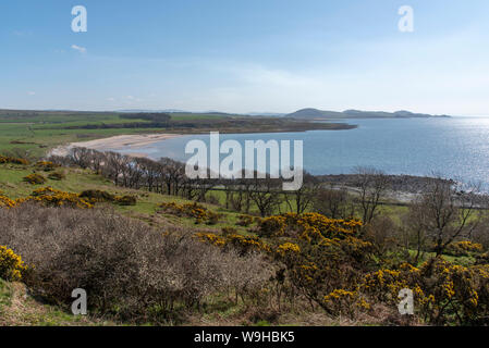 Blick auf die Insel Arran von Ettrick Bay auf der Isle of Bute. Stockfoto