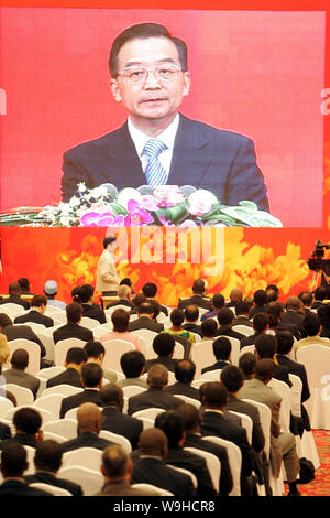 Der chinesische Premier Wen Jiabao spricht 2007 Bei der jährlichen Sitzungen der Gouverneursräte der African Development Bank Group in Shanghai vom 16. Mai 2007 Stockfoto