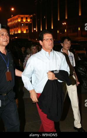 Fabio Capello, vorne rechts, Head Coach von Real Madrid Football Club, kommt zu einem Ausflugsboot in Shanghai vom 24. Juni 2007. Fabio Capello besucht S Stockfoto