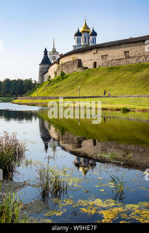 Dreifaltigkeitskirche in Pskow ist die Hauptattraktion der Stadt, eine der ältesten Kirchen in Russland. Stockfoto