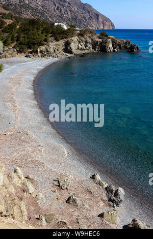 Insel Karpathos - vananda Küste, wunderschönen Kiesstrand von Kiefern umgeben, Dodecanese Islands. Stockfoto