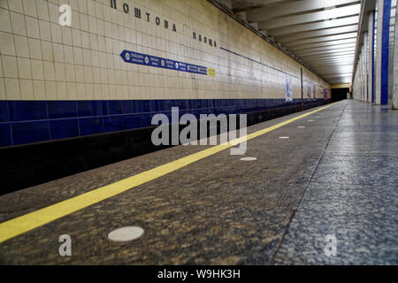 U-Plattform - Stille Nacht ohne Menschen, Geschäftskonzept. Stockfoto