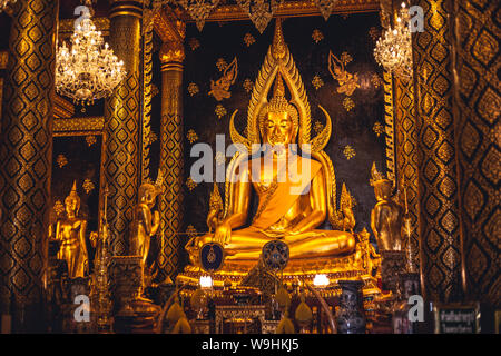 Phra Buddha Chinnarat in der Kapelle des Wat Phra Sri Rattana Mahathat Tempel schönsten Golden Buddha Statue in Thailand. Phitsanulok, THAILAND - 16 Ju Stockfoto