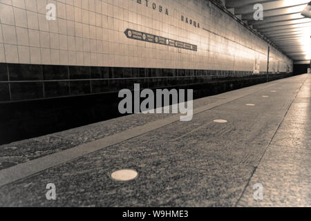 U-Plattform - Stille Nacht ohne Menschen, Geschäftskonzept. Stockfoto