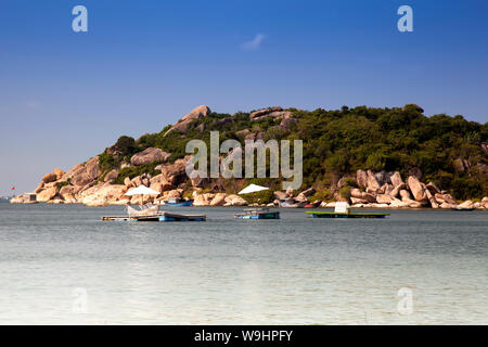 Strand und der Ort von Sao Bien in der Bucht von Cam Ranh, South China Sea, Ninh Thuan, Vietnam, Asien, 30074600 Stockfoto