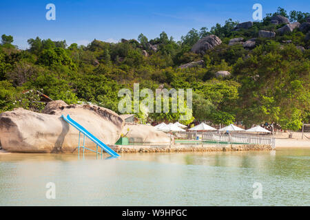 Strand und der Ort von Sao Bien in der Bucht von Cam Ranh, South China Sea, Ninh Thuan, Vietnam, Asien, 30074611 Stockfoto