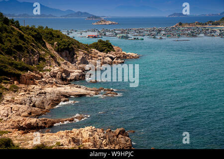 Felsige Küste Landschaft in der Nähe der schwimmenden Markt Binh Vinh Hung an Hy, South China Sea, Ninh Thuan, Vietnam, 30074664 Stockfoto