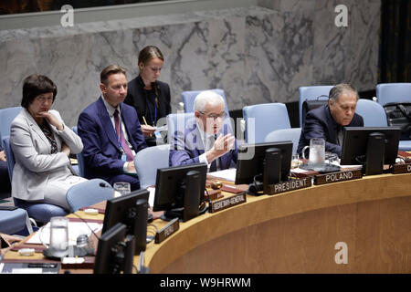 Vereinten Nationen, UN-Hauptquartier in New York. 13 Aug, 2019. Jacek Czaputowicz (2. R), Minister für auswärtige Angelegenheiten Polens und Präsident des UN-Sicherheitsrats für den Monat August, Adressen Sitzung des UN-Sicherheitsrates auf die Förderung und Stärkung der Rechtsstaatlichkeit in die Aufrechterhaltung des internationalen Friedens und der Sicherheit, auf das UN-Hauptquartier in New York, August 13, 2019. Credit: Li Muzi/Xinhua/Alamy leben Nachrichten Stockfoto