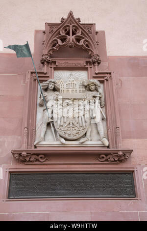 Auf der Fassade von Romer Rathaus Detail; Römerberg Square; Frankfurt, Deutschland Stockfoto