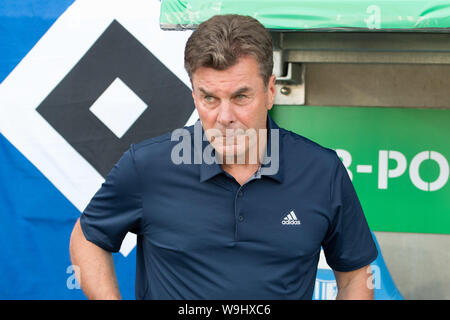 Chemnitz, Deutschland. 11 Aug, 2019. Dieter Hecking (HH) ist vor dem coachbank, Brustbild, Fußball, DFB-Pokal, 1.Hauptrunde, Chemnitzer FC (C) - HSV Hamburg Hamburg Hamburg (HH) 5:6 iE, am 08/11/2019 in Chemnitz/Deutschland. € | Nutzung der weltweiten Kredit: dpa/Alamy leben Nachrichten Stockfoto