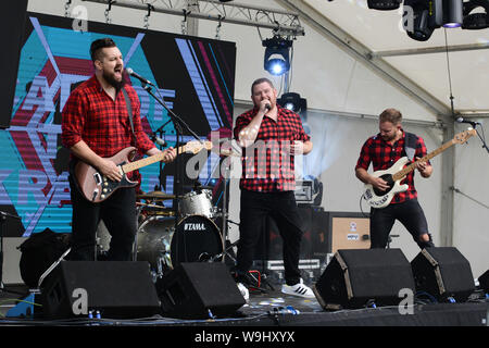 Party im Park, The Grange, Leominster. Aufruf der Kraken das Publikum unterhalten. Stockfoto