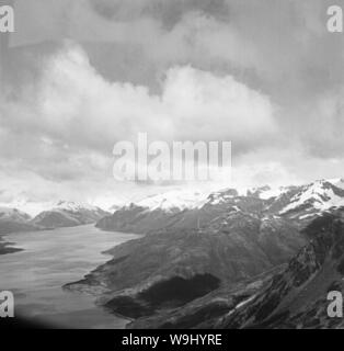 Kurzflug von Chile nach Ushuaia in Argentinien, 1960er Jahre. Kurzer Flug von Chile nach Ushuaia in Argentinien, 1960. Stockfoto