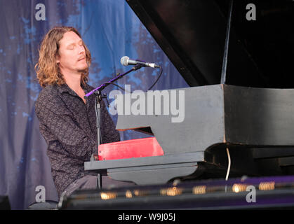 Adan Wakeman von Wilson und Wakeman führt an der Cropredy Fairport Convention, Banbury, Großbritannien. August 9, 2019 Stockfoto