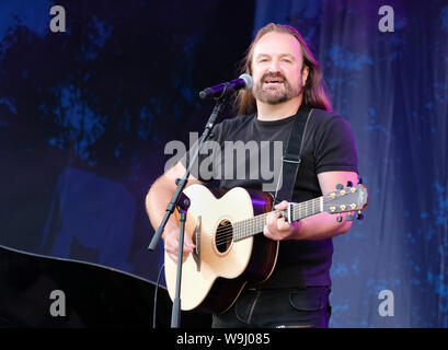 Damian Wilson von Wilson und Wakeman führt an der Cropredy Fairport Convention, Banbury, Großbritannien. August 9, 2019 Stockfoto