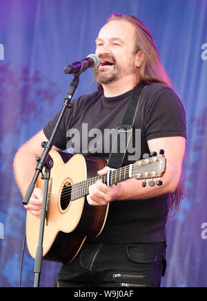 Damian Wilson von Wilson und Wakeman führt an der Cropredy Fairport Convention, Banbury, Großbritannien. August 9, 2019 Stockfoto