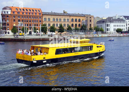 Kopenhagen, Dänemark - 20 Juli, 2019: Gelb öffentlichen Hafen der Stadt mit dem Bus in die Stadt Kopenhagen. Stockfoto