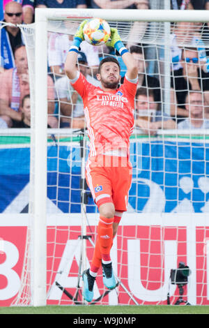 Chemnitz, Deutschland. 11 Aug, 2019. Torwart Daniel HEUER FERNANDES (HH) mit Kugel, Single Action mit Kugel, Aktion, vollständige Abbildung, aufrechte, Fußball, DFB-Pokal, 1.hauptrunde, Chemnitzer FC (C) - Hamburg Hamburg Hamburg (HH) 5:6 iE auf 11.08. 2019 in Chemnitz/Deutschland. € | Nutzung der weltweiten Kredit: dpa/Alamy leben Nachrichten Stockfoto