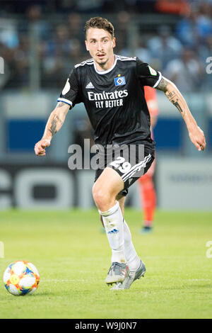 Chemnitz, Deutschland. 11 Aug, 2019. Adrian FEIN (HH) mit Kugel, Single Action mit Kugel, Aktion, vollständige Abbildung, Hochformat, Fußball, DFB-Pokal, 1.hauptrunde, Chemnitzer FC (C) - HSV Hamburg Hamburg Hamburg (HH) 5:6 iE am 08/11/2019 in Chemnitz/Deutschland. € | Nutzung der weltweiten Kredit: dpa/Alamy leben Nachrichten Stockfoto