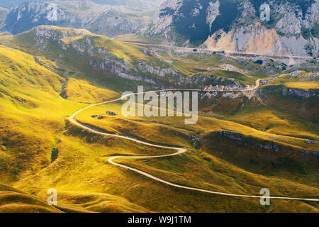 Mountain Road in den Dinarischen Alpen, Zelengora Berg, Bosnien und Herzegowina Stockfoto