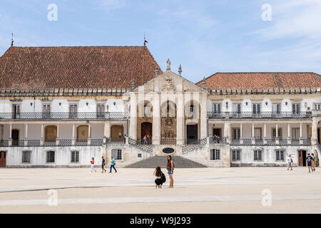 Coimbra, Portugal - 16 Juli, 2019: Eingang der juristischen Fakultät der Universität von Coimbra Stockfoto