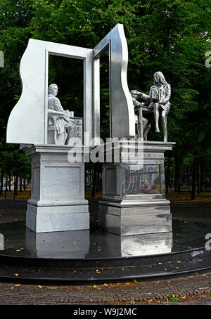 Den Haag, Niederlande - 2019.08.10: Denkmal des ehemaligen niederländischen Ministerpräsidenten johan Rudolf thorbecke (1798-1872) von Thomas puckey zu Lange Voorhout Stockfoto