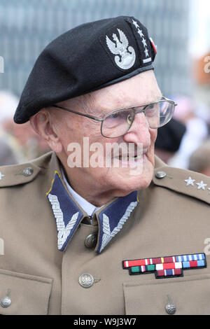 Warschau Polen ein Veteran des 2 Weltkrieges polnische NSZ Brygada Swietokrzyska Resistance Army Teil in 75-Veranstaltung findet im August 2019 Stockfoto