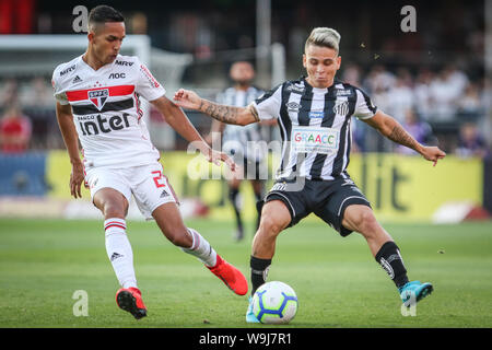 Igor Vinicius und Soteldo während des Spiels zwischen Sao Paulo vs Santos, gleiches gilt für das Jahr 2019 die brasilianische Meisterschaft, in Morumbi Stadion. (Foto von Thiago Bernardes/Pacific Press) Stockfoto