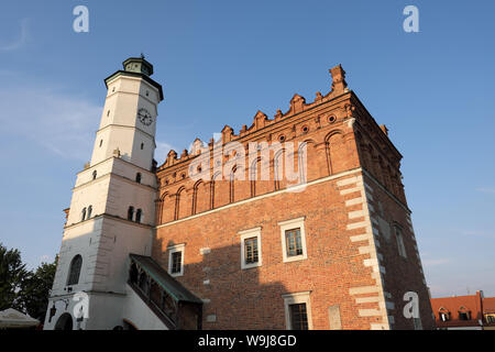 Sandomierz in Polen das Rathaus in der Altstadt Platz August 2019 entfernt Stockfoto