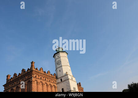 Sandomierz in Polen das Rathaus in der Altstadt Platz August 2019 entfernt Stockfoto