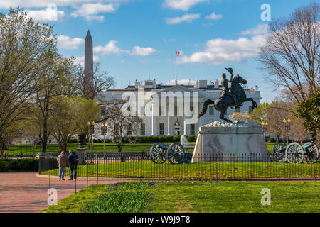 Blick auf das Weiße Haus und die spring blossom in Lafayette Square, Washington DC, District of Columbia, Vereinigte Staaten von Amerika Stockfoto