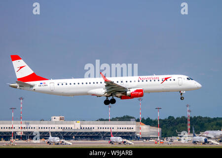 Austrian Airlines Embraer ERJ-195 (Embraer 190-195 LR) OE-LWA in Malpensa (MXP/LIMC), Mailand, Italien Stockfoto