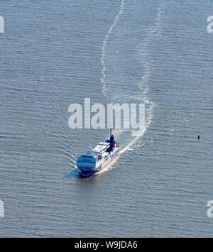 Eine Luftaufnahme der Insel Man Fähren Heysham Hafen nähert, North West England, Großbritannien Stockfoto