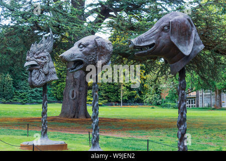 Der Yorkshire Sculpture Park (YSP), West Bretton, in der Nähe von Wakefield, West Yorkshire, England. Eine Anzeige von Ai Weiwei berechtigt, Kreis von Tieren/Zodia Stockfoto
